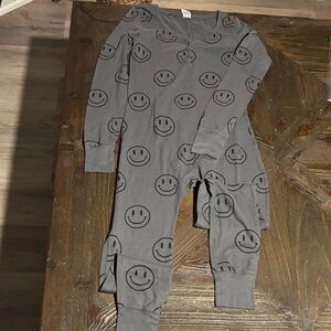 Victoria's Secret Gray Smiley Pajama Set